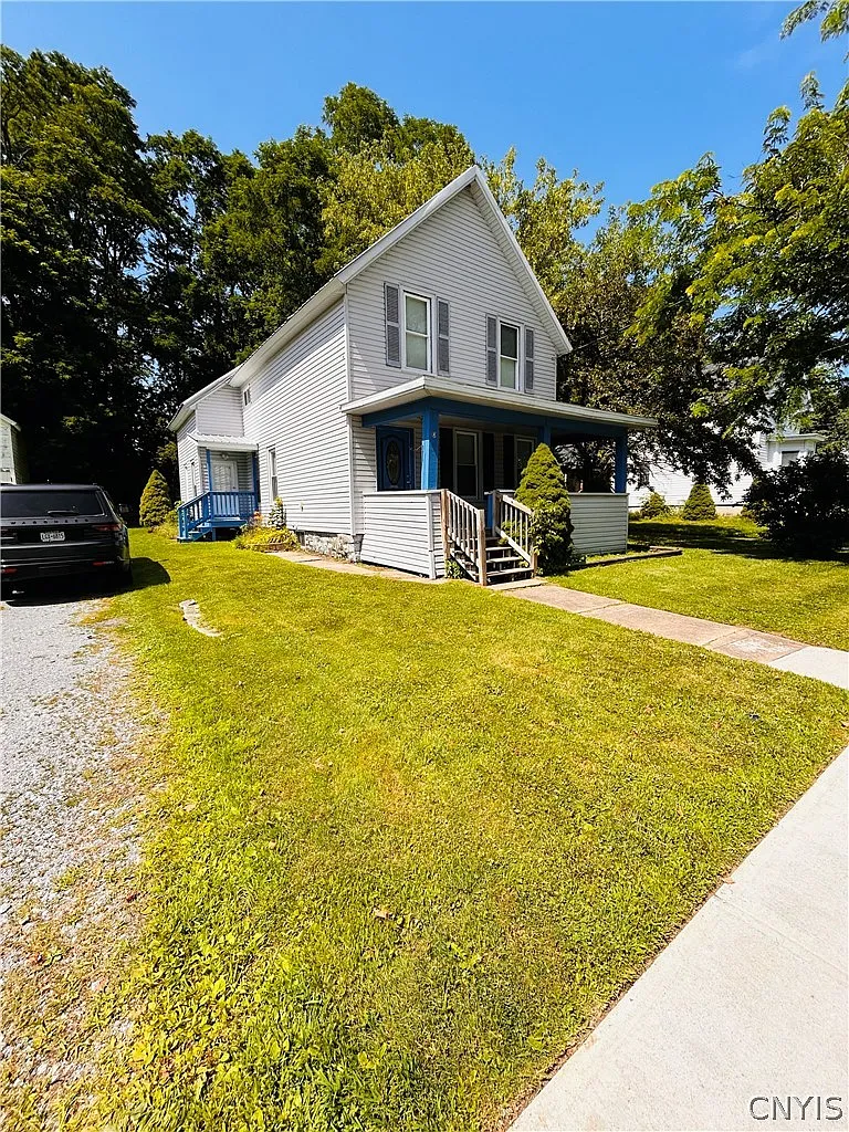 3 bed, 1.5 bath, 1510 sqft, $1,700 — Photo 1