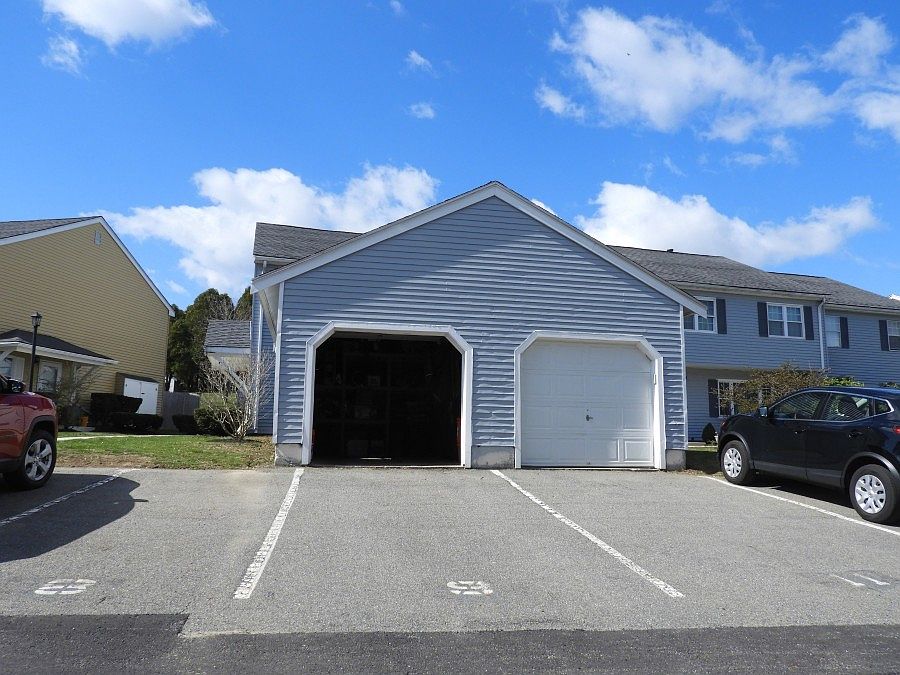 1st image of 9 Pamela Ln Unit 5-1