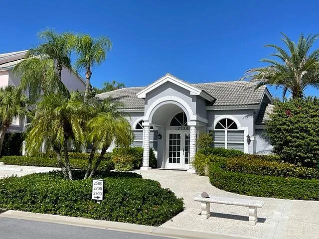 2502 Fairway Dr N — Photo 24