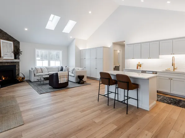 1 First Light Dr, Windham, ME 04062