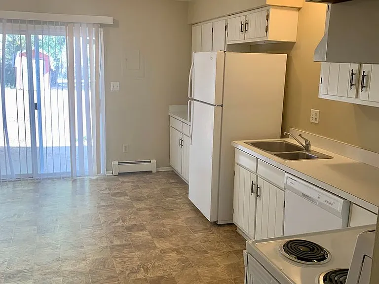 1782 & 1784 N Overland Trl — Photo 6