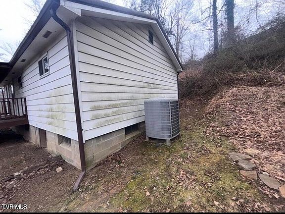 3rd image of 200 Cedar St