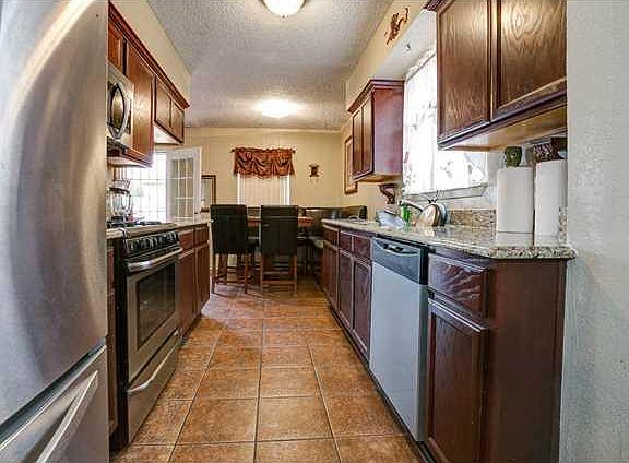 3rd image of 5737 Sweetwater Dr