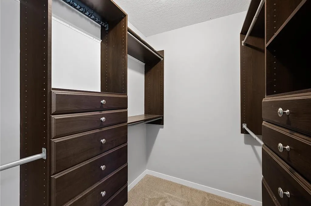 4 bed, 2136 sqft, $2,425 — Photo 4