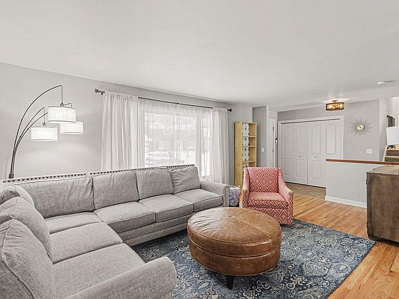 4th image of 2134 Ascot Rd