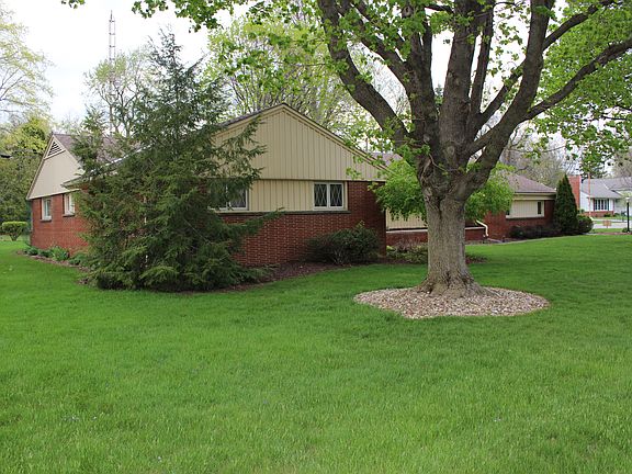 4th image of 310 Joan Dr