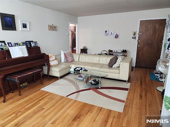 4th image of 76 Prospect Street