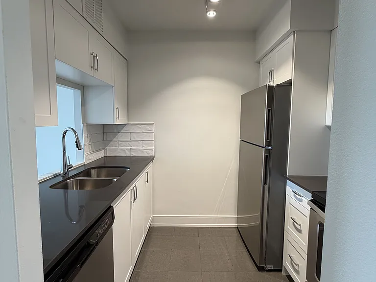 147 Wellington St W #606 — Photo 7