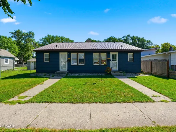 805 S 10th St, Grand Forks, ND 58201