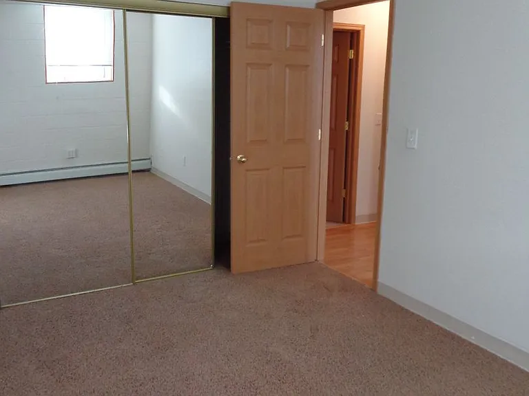 Crestwood Apartments — Photo 31