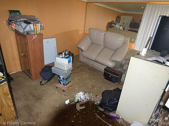 5th image of 18900 Freeland St