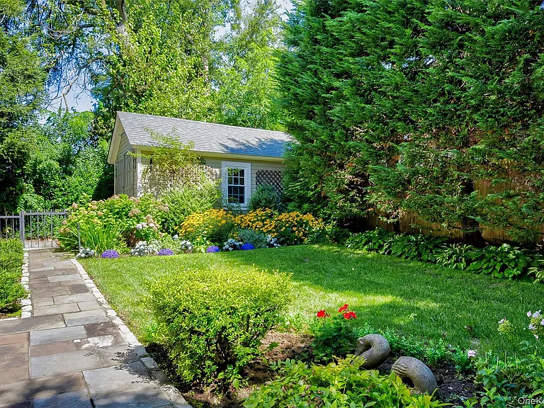 14 Buckingham Pl — Photo 37