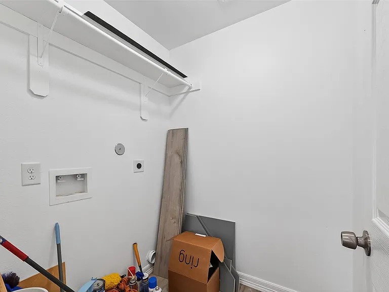 7725 Hoffman St #B — Photo 41