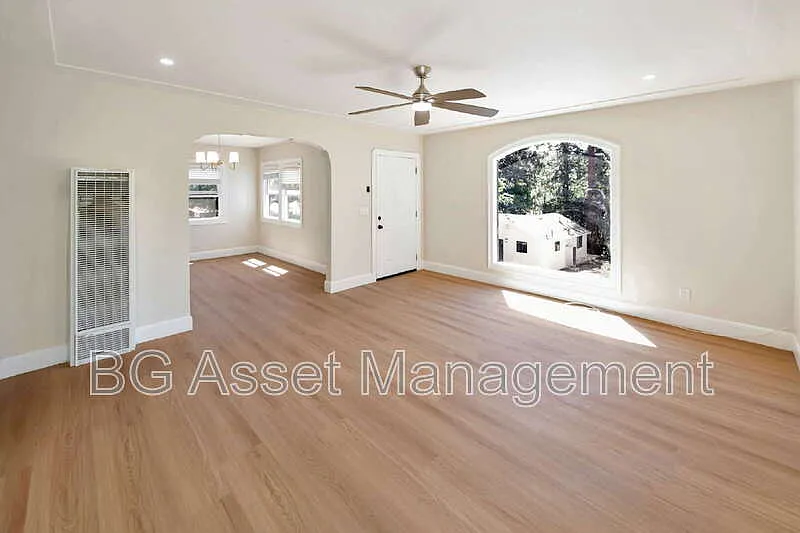 2 bed, 1.0 bath, 1283 sqft, $2,850 — Photo 3
