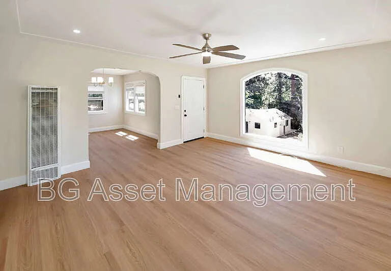 2801 Sabral Cir — Photo 3