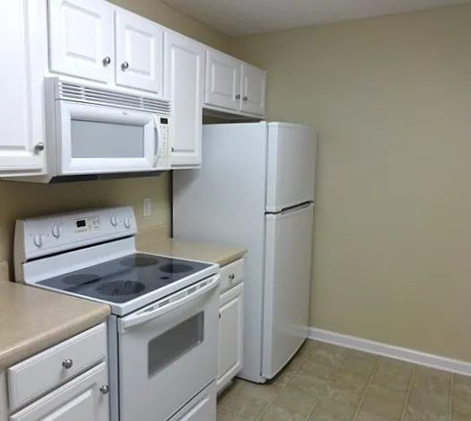 3 bed, 2.0 bath, 1448 sqft, $2,115 — Photo 3