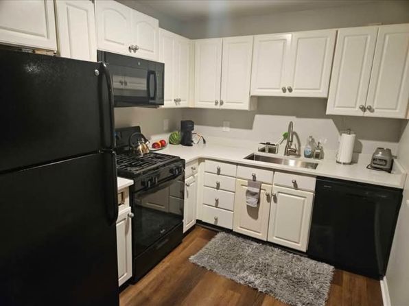 832 Wedgewood Cir