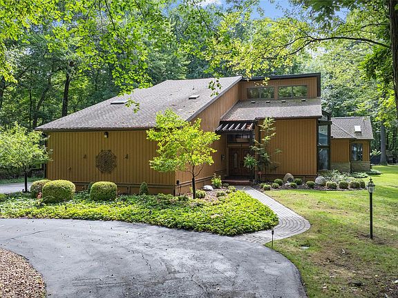 2nd image of 8931 Bridge Rd