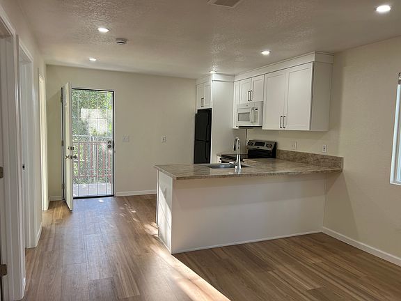 3rd image of 3642 Wilson Ave
