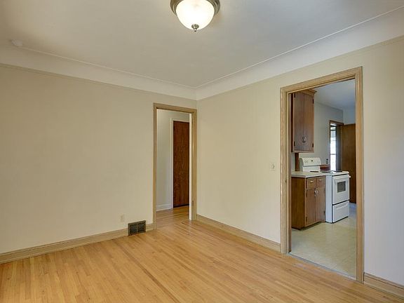 5th image of 3318 Humboldt Ave N