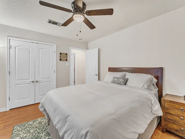 221 Cedar Ridge Dr — Photo 6
