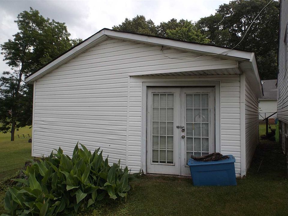 2nd image of 344 College St