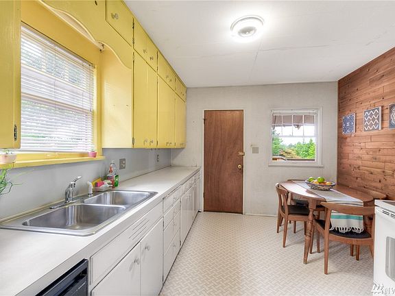 5th image of 12218 N Park Ave N