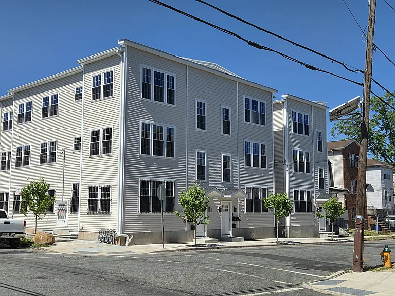 36 Shaw Ave #2 — Photo 15
