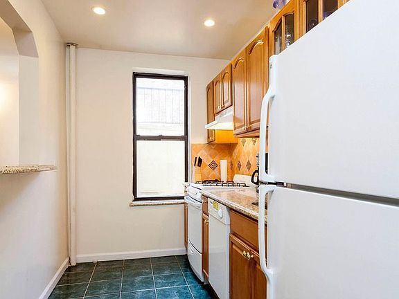 2nd image of 337 W 21st St APT 3B
