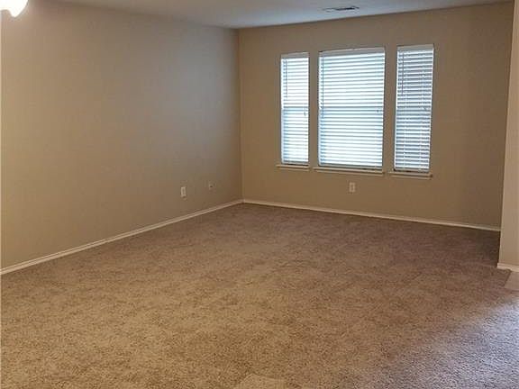 5th image of 5024 Meridian Ln