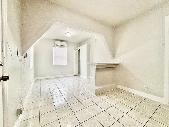 5th image of 1327 NW 8th Pl