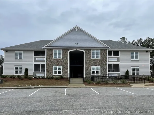 220 Gallery Dr #201, Spring Lake, NC 28390