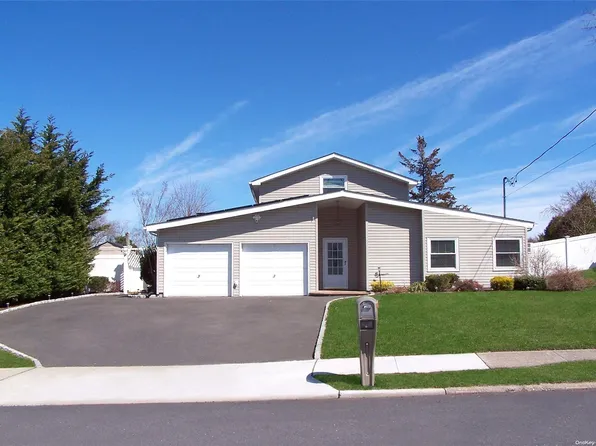 101 S Bicycle Path, Selden, NY 11784