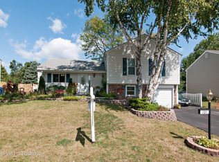 131 E McClellan St, Bartlett, IL 60103