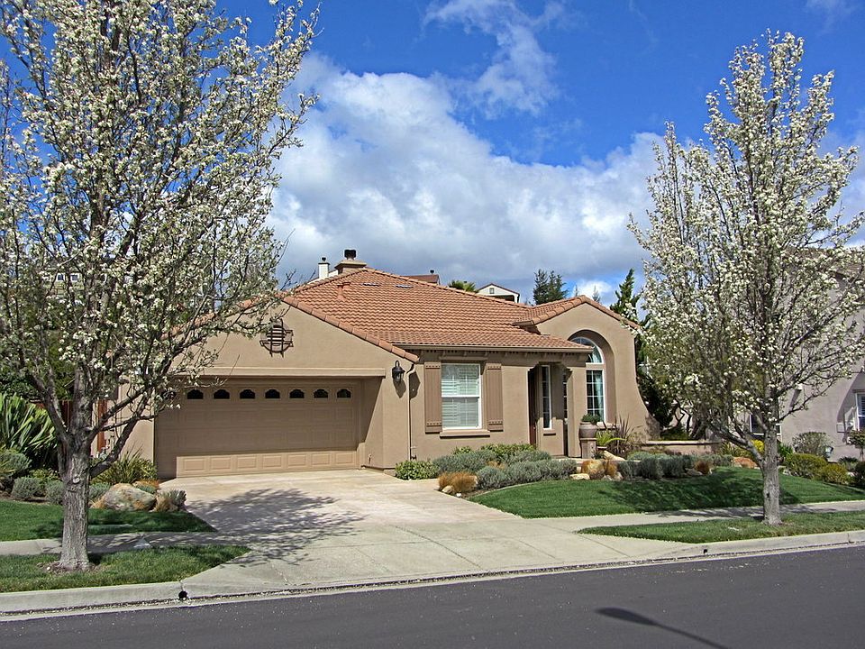 2nd image of 612 Cobblestone Dr