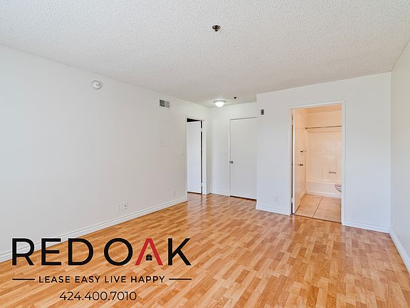 2nd image of 15600 1/4 Vanowen St #226