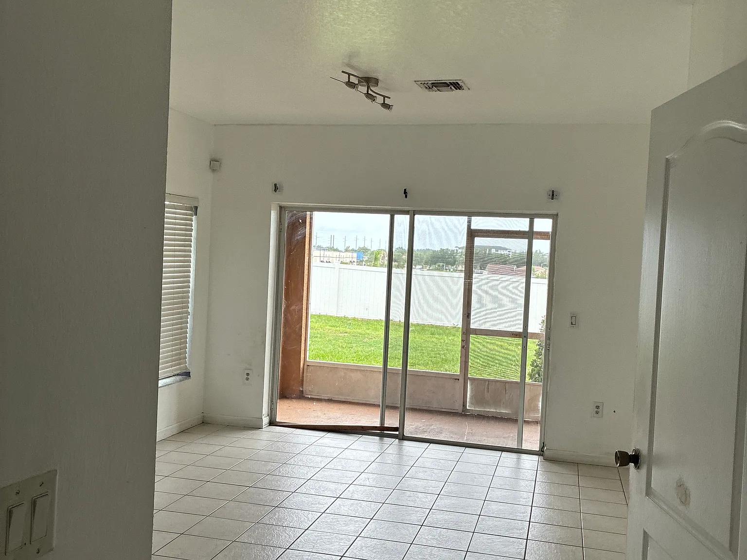 2 bed, 1076 sqft, $1,500 — Photo 3