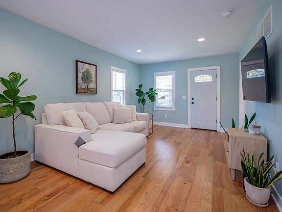 4th image of 10637 Portage Rd