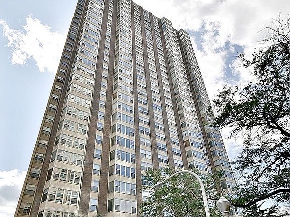 2nd image of 525 W Hawthorne Pl APT 102