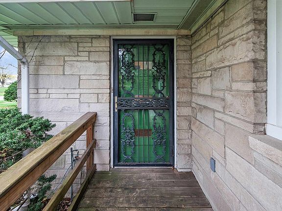 3rd image of 1011 Donmoyer Ave