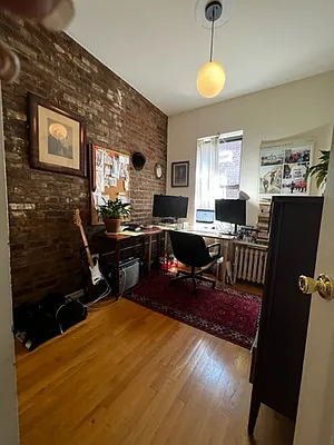 Rented by R New York | media 9