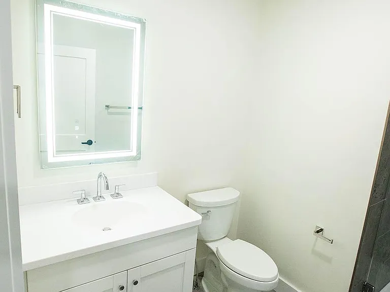 411 W Portage Ave #5 — Photo 10