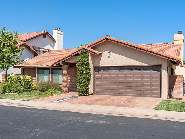 545 S Valley View Dr #137 — Photo 3