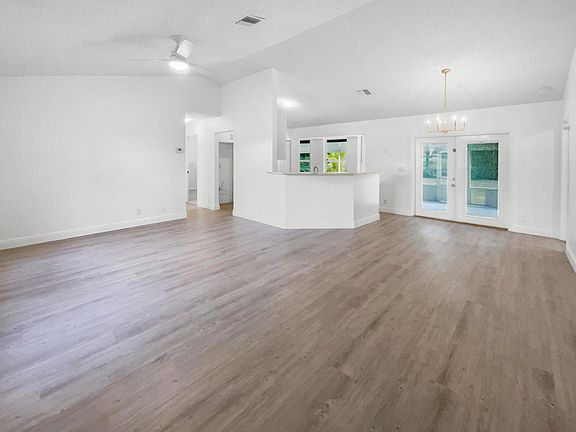 3rd image of 17392 Valencia Boulevard