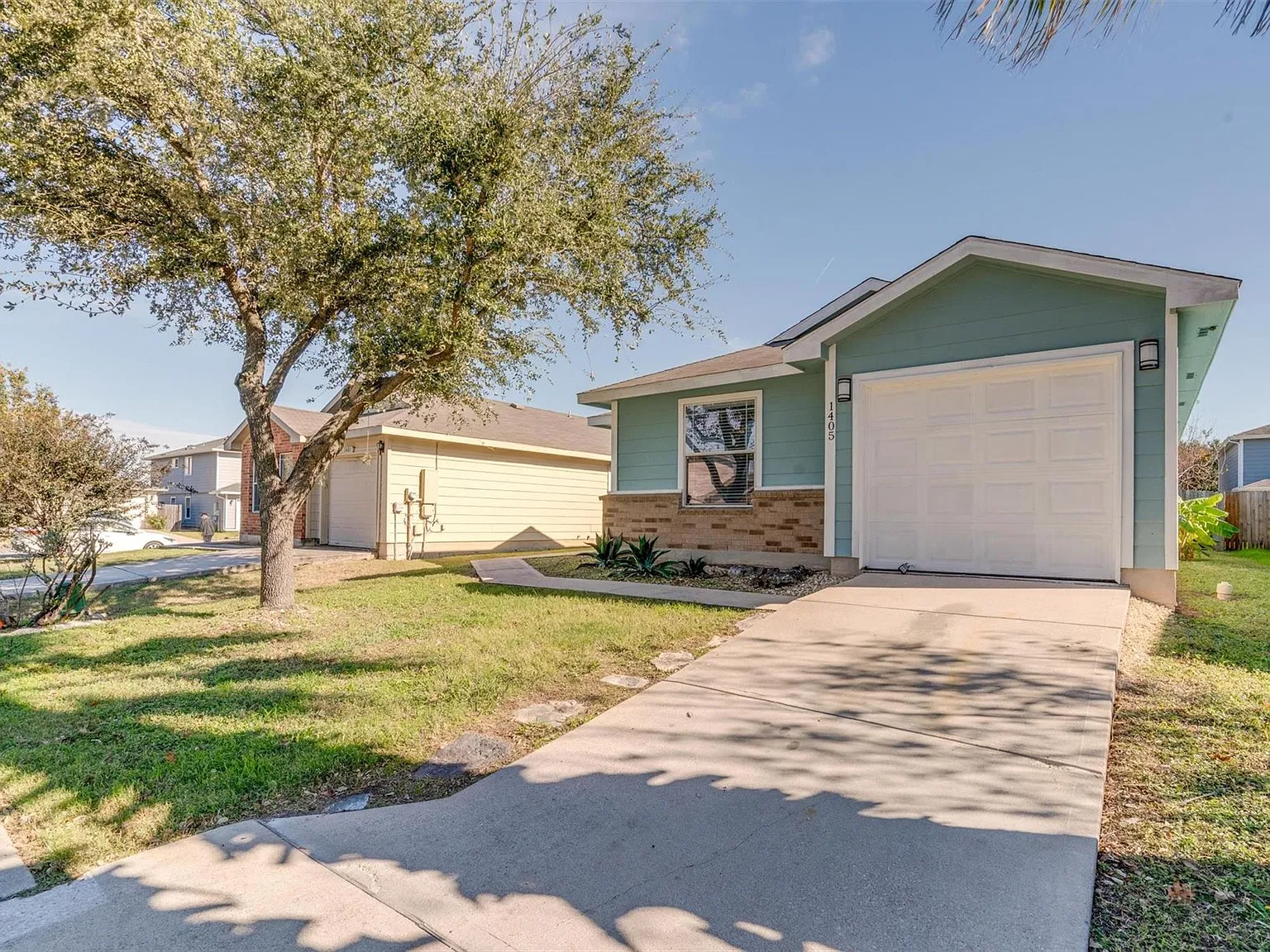 4 bed, 2.0 bath, 1448 sqft, $2,000 — Photo 2