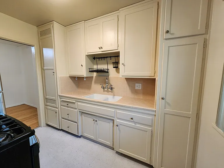 1041 Euclid St #C — Photo 7