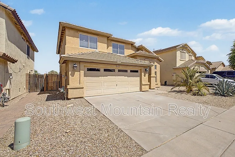 4 bed, 3.0 bath, 2138 sqft, $1,895 — Photo 2