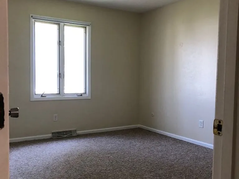 5881 Ryewyck Dr — Photo 4