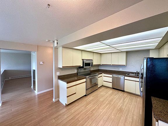 4th image of 600 S State St APT 101