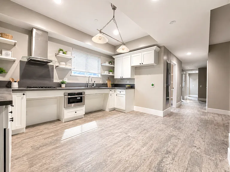 1212 W 37th Dr — Photo 4